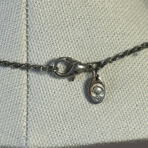 Long necklace with cross charm - Picture 3 of 3